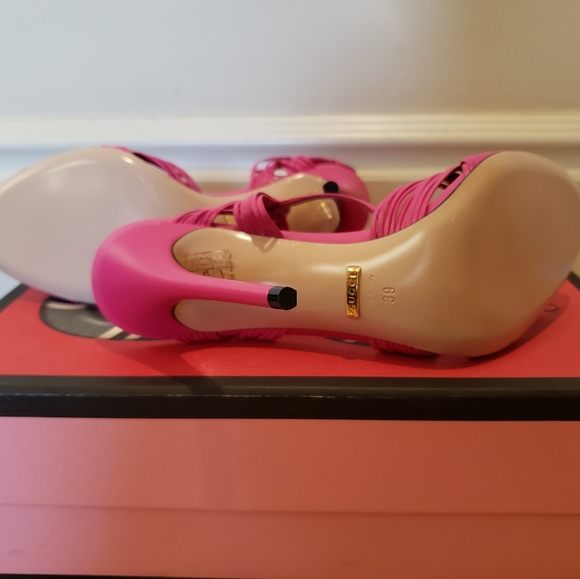 Gucci Heels - Picture 3 of 4